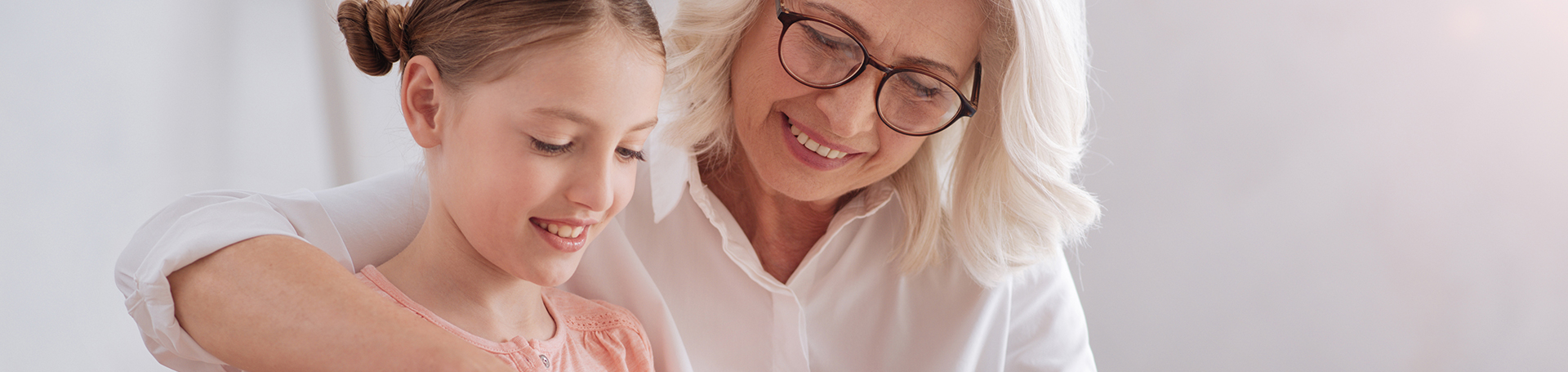 VP_VP_ALL_1920x455_1805_Woman_Grandchild_Knitting.jpg