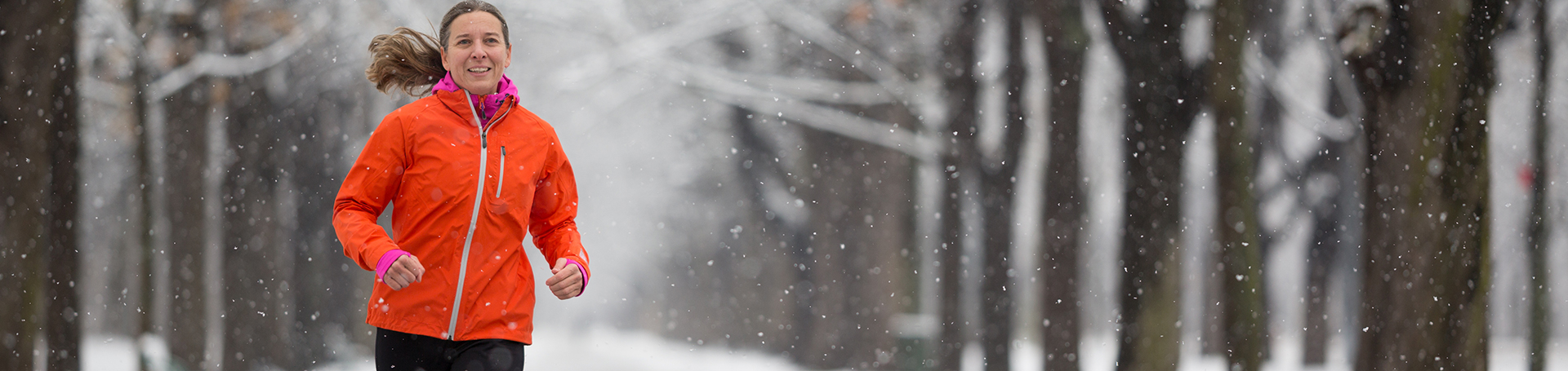 VP_VP_ALL_1920x455_1805_Woman_Running_Trees_Winter.jpg